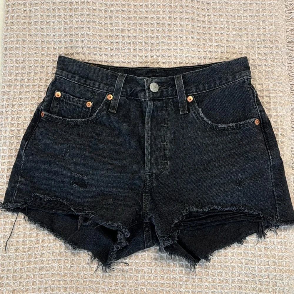Levi’s 501 High Rise Original Fit Distressed Denim Jean Shorts Wise Up Black - Picture 8 of 16